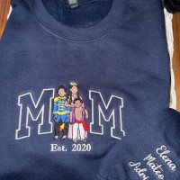 Personalized Embroidered Mom Sweatshirt with Photo and Kids Name on Sleeve Gift For Mom